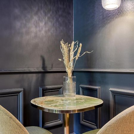 Montaigne Executive Suite Париж Экстерьер фото