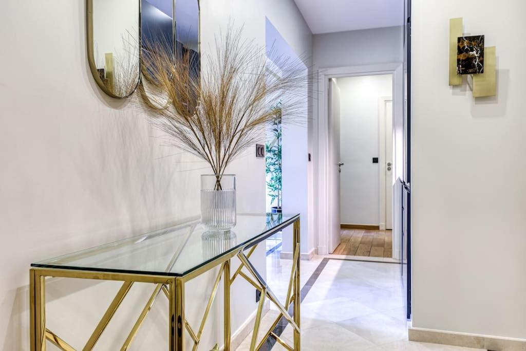 Montaigne Executive Suite Париж Экстерьер фото