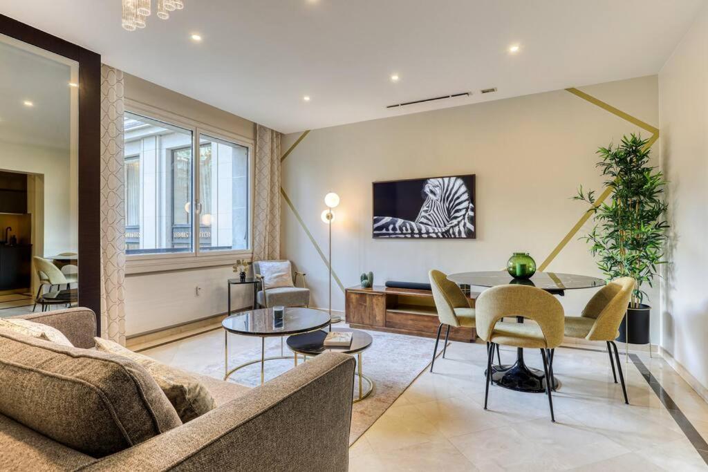 Montaigne Executive Suite Париж Экстерьер фото