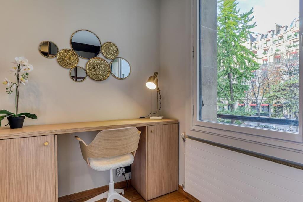 Montaigne Executive Suite Париж Экстерьер фото