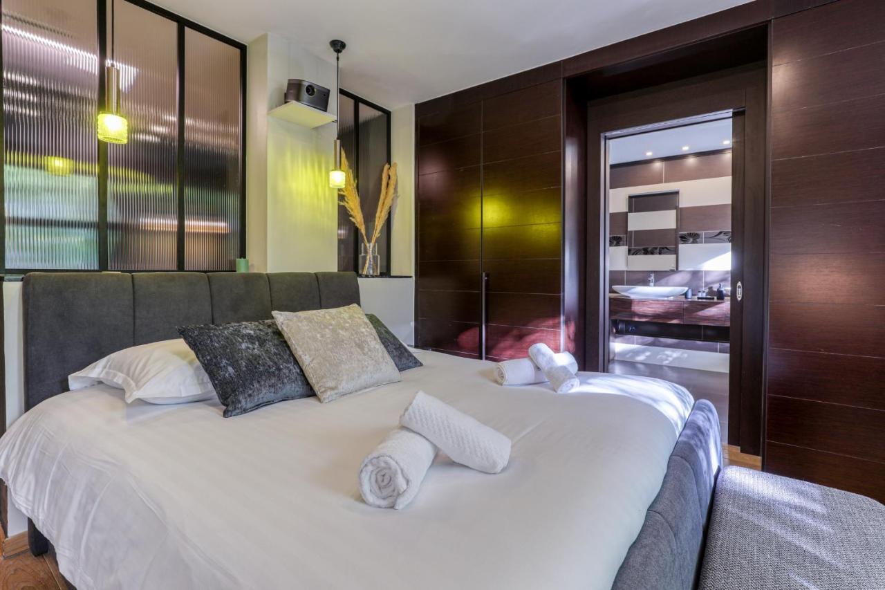 Montaigne Executive Suite Париж Экстерьер фото