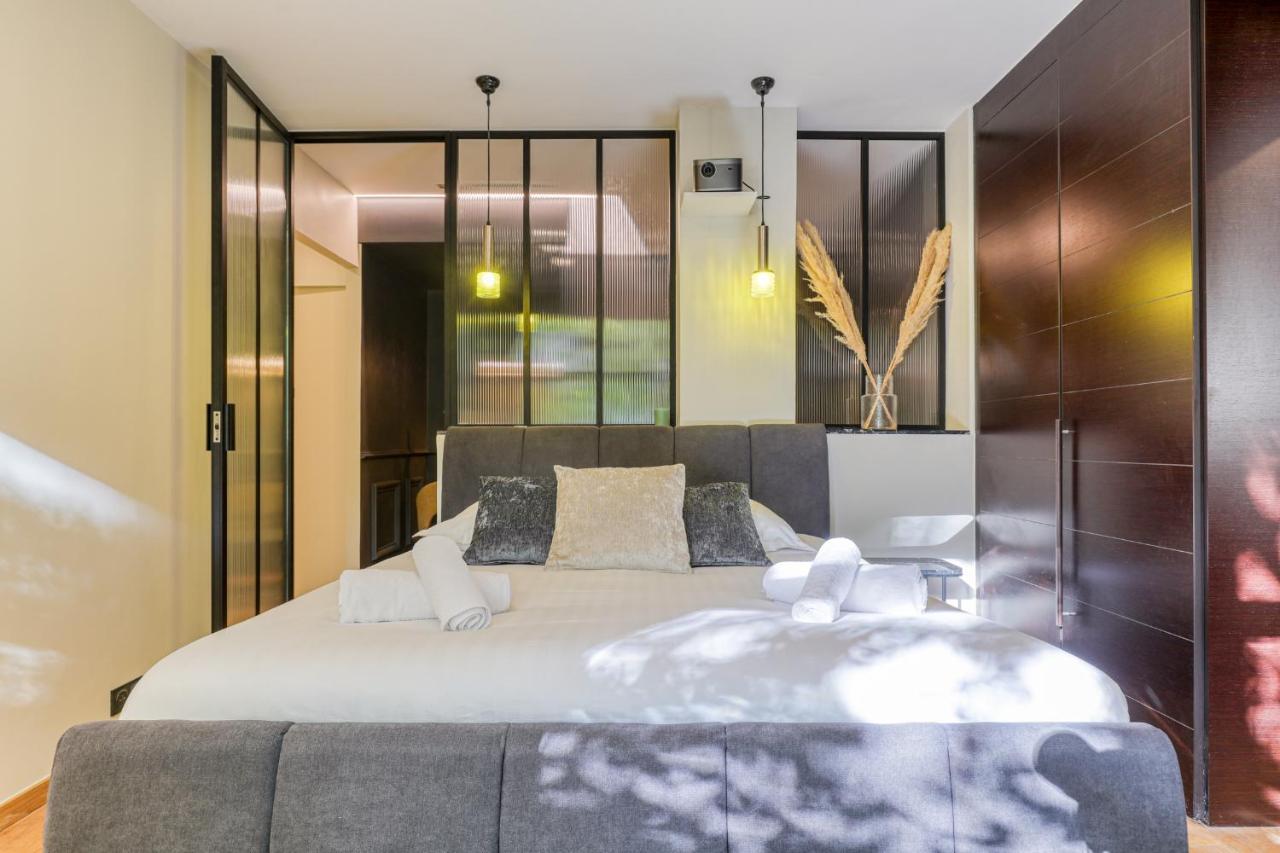 Montaigne Executive Suite Париж Экстерьер фото