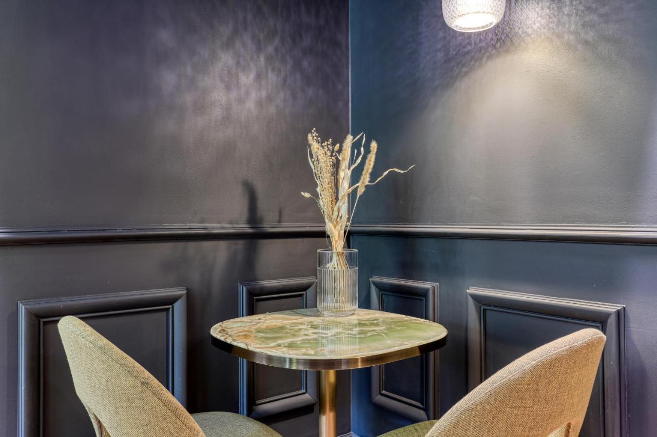 Montaigne Executive Suite Париж Экстерьер фото