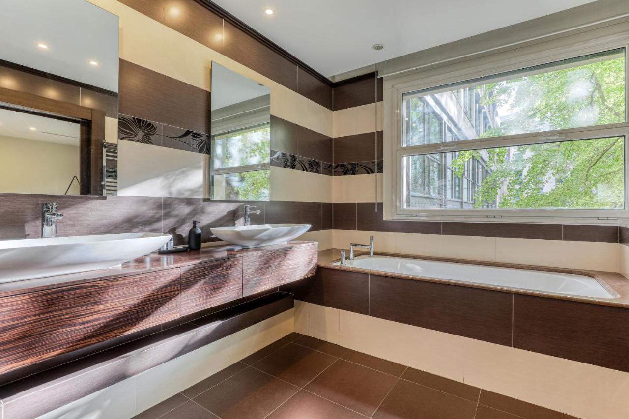 Montaigne Executive Suite Париж Экстерьер фото