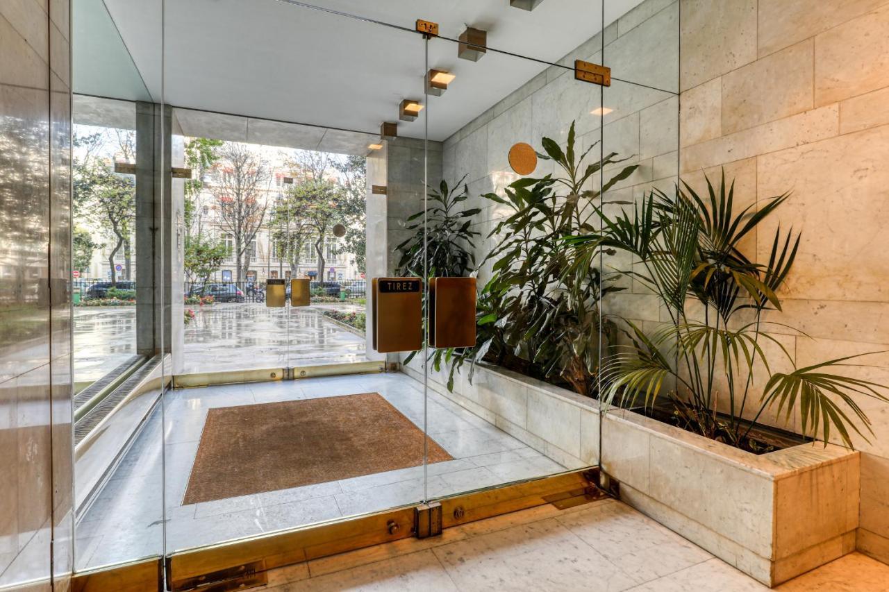 Montaigne Executive Suite Париж Экстерьер фото
