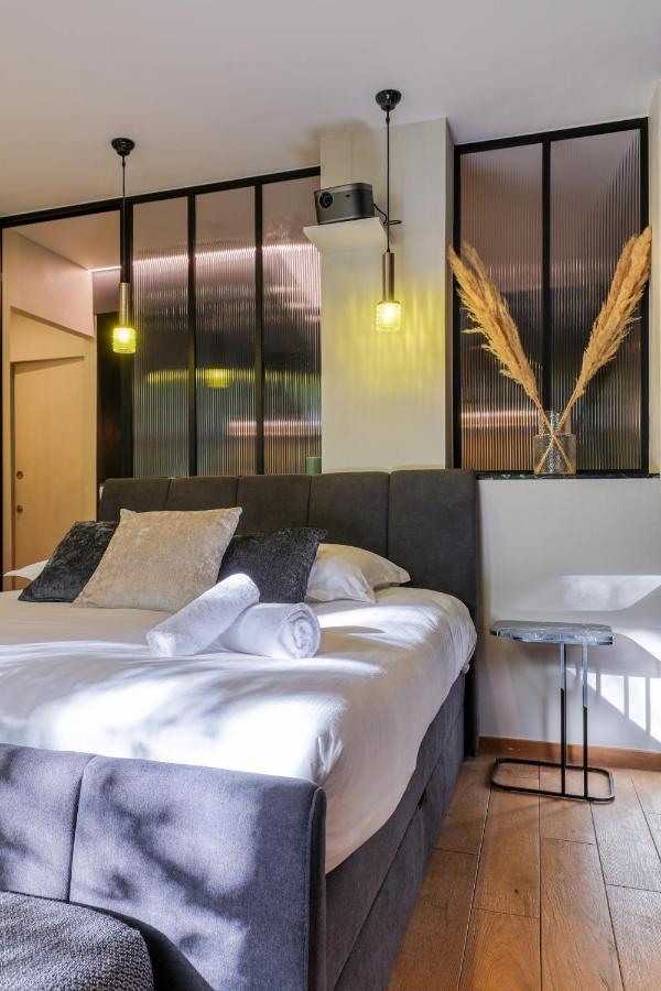 Montaigne Executive Suite Париж Экстерьер фото